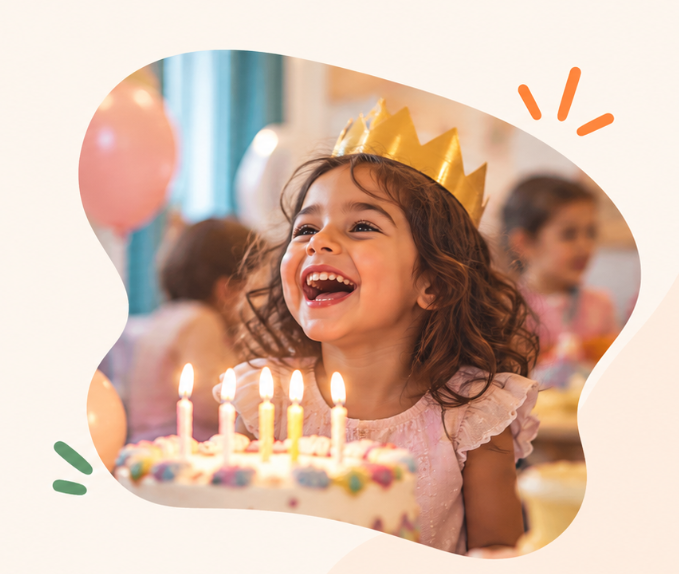 Enfant soufflant ses bougies lors d’un anniversaire Kawatee à Palaiseau